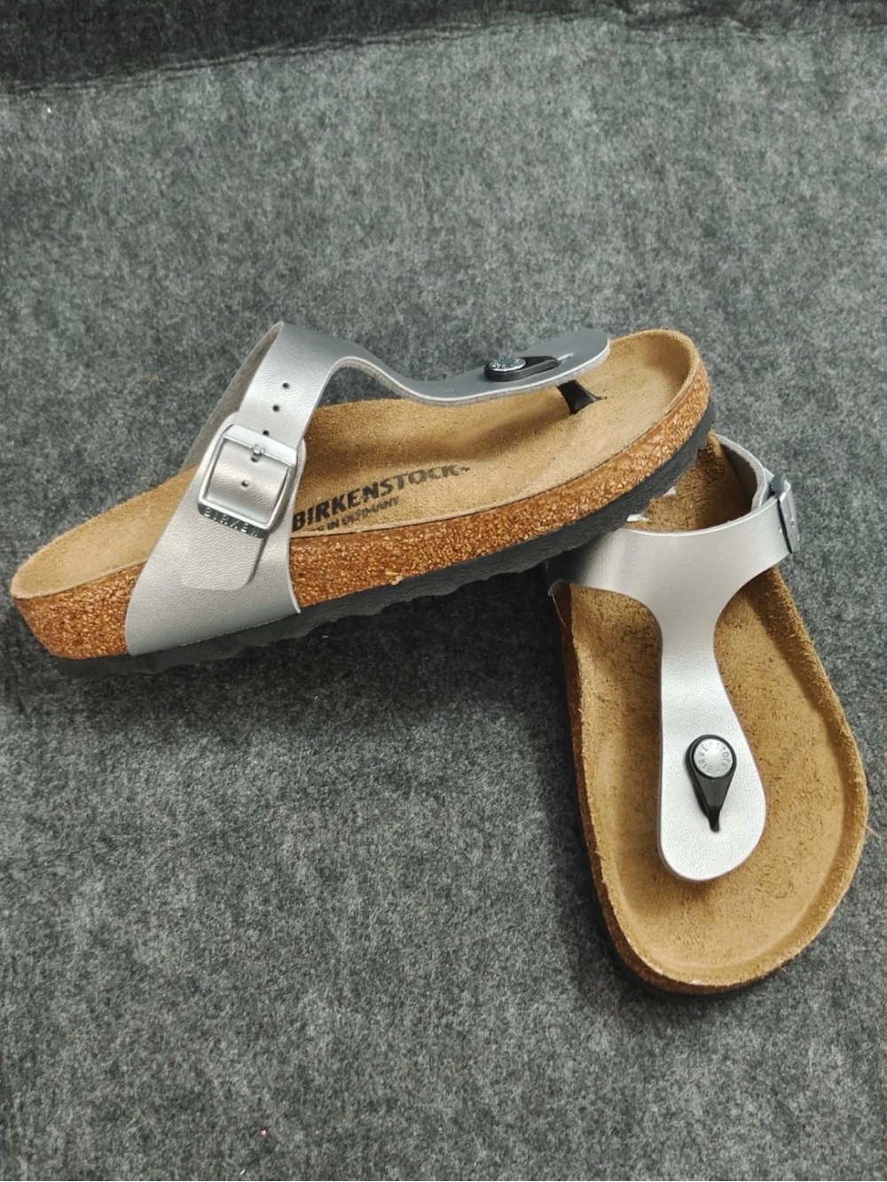 NWOB Birkenstock Women's Gizeh Birko-Flor Sandals from Finish Line Size 6 US